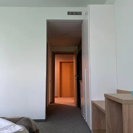 Ucu - кімнати для гостей Panzió